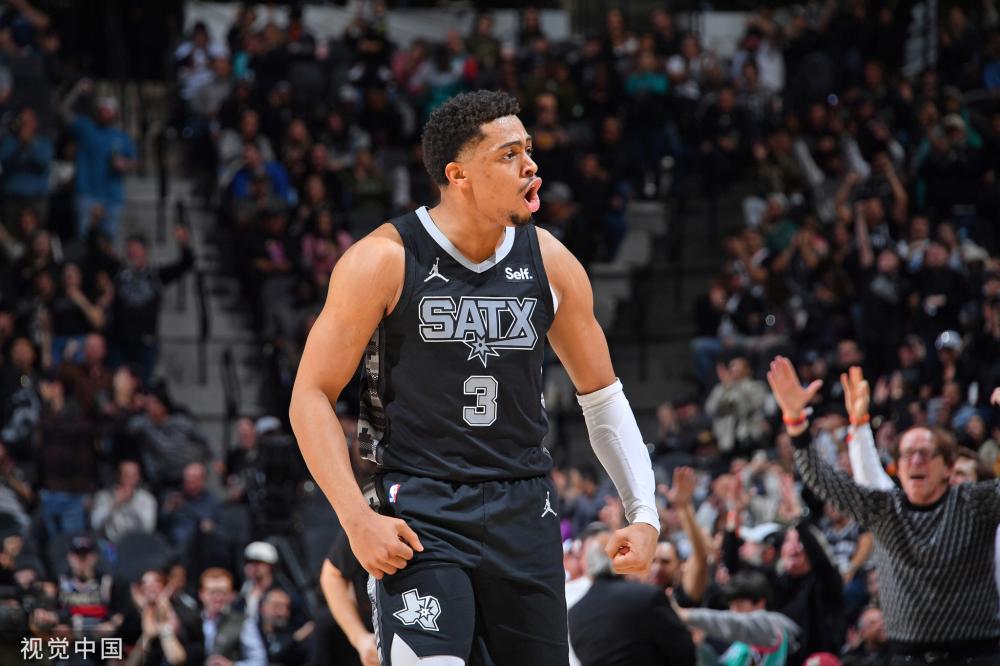 他用一脚世 他用一脚世